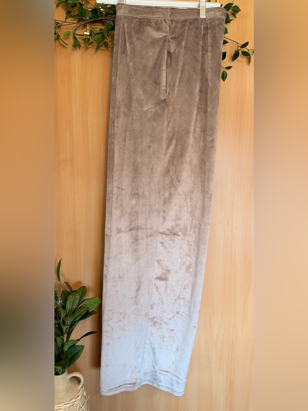 Nike Velour Lounge Pants XL Taupe Plush Soft Cozy Athleisure Sweatpants